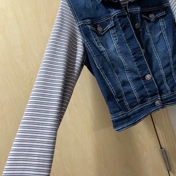 Junior Large Women Small Wallflower Authentic Denim Jean Jacket Hoodie - Picture 4 of 6